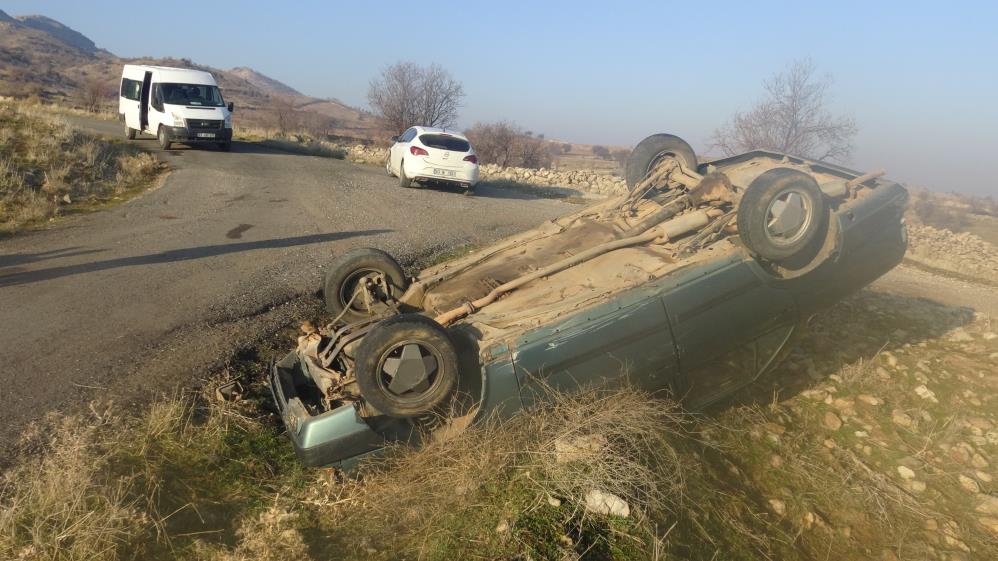 Virajı alamayınca takla attı