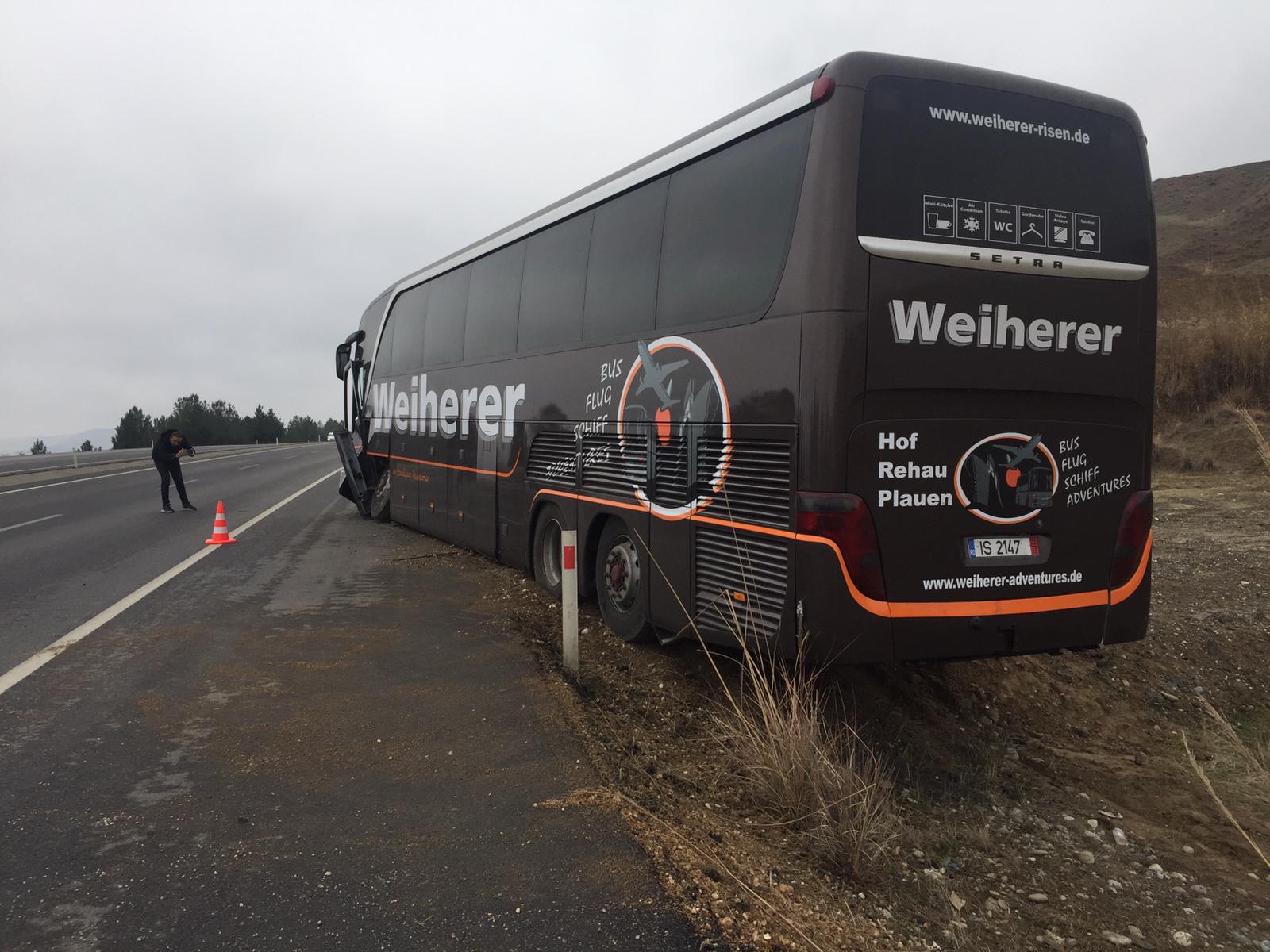 Yoğun sis kaza getirdi