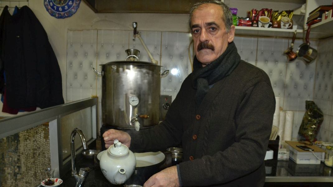 33 Yıldır çaycılık yapıyor