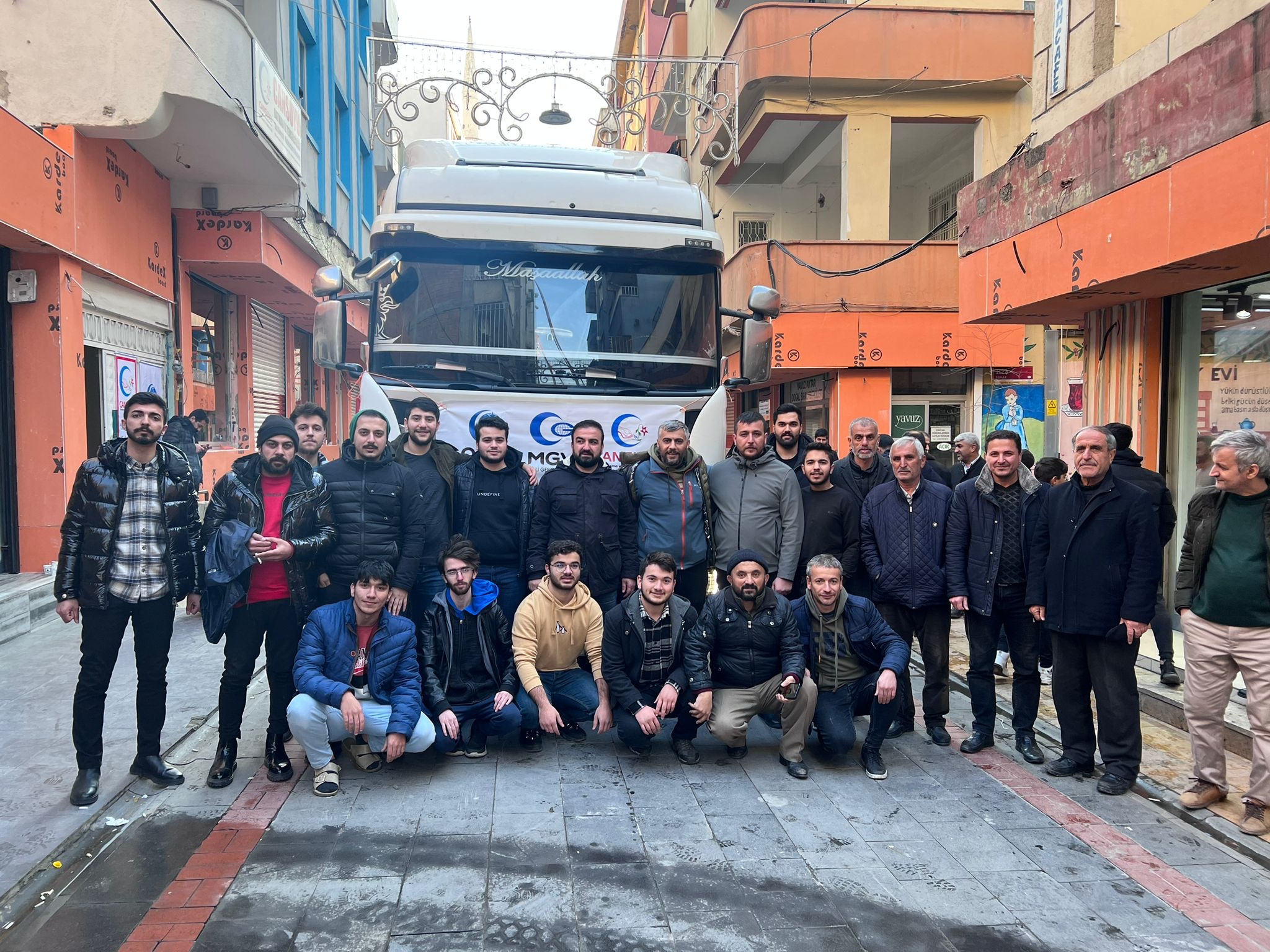 AGD ve Cansuyu’ndan yardım tırları