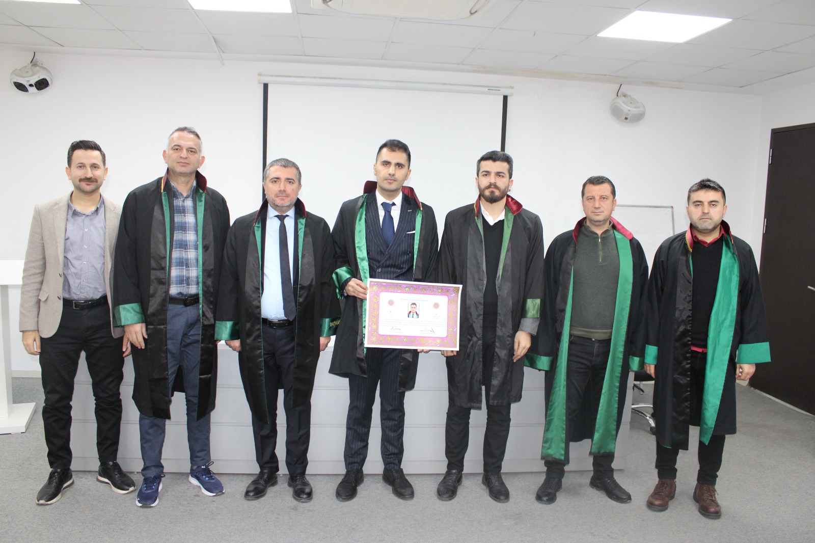 Avukat Ekmen, ruhsatını aldı