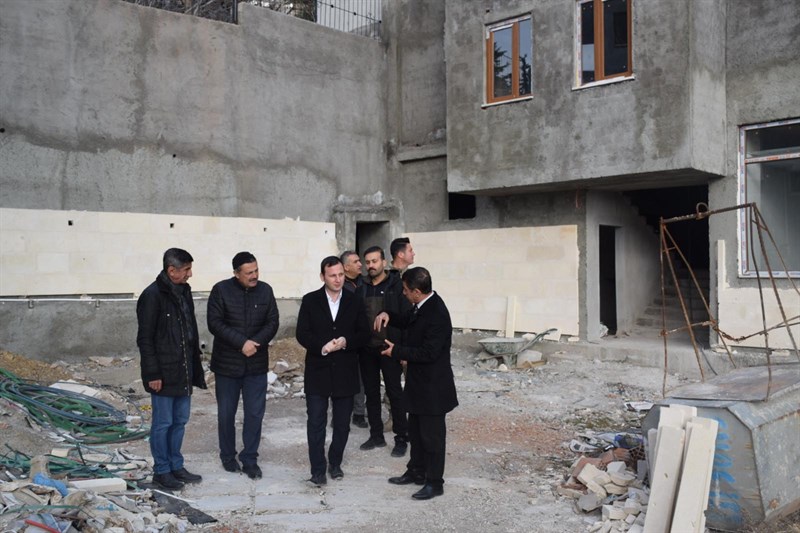 Cami inşaatını inceledi