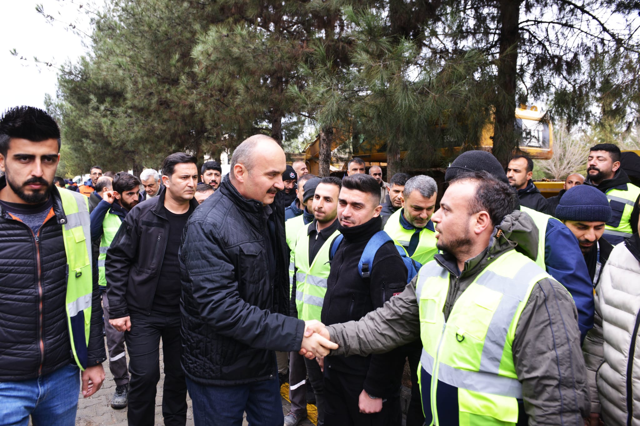 Deprem bölgelerine ekipman desteği