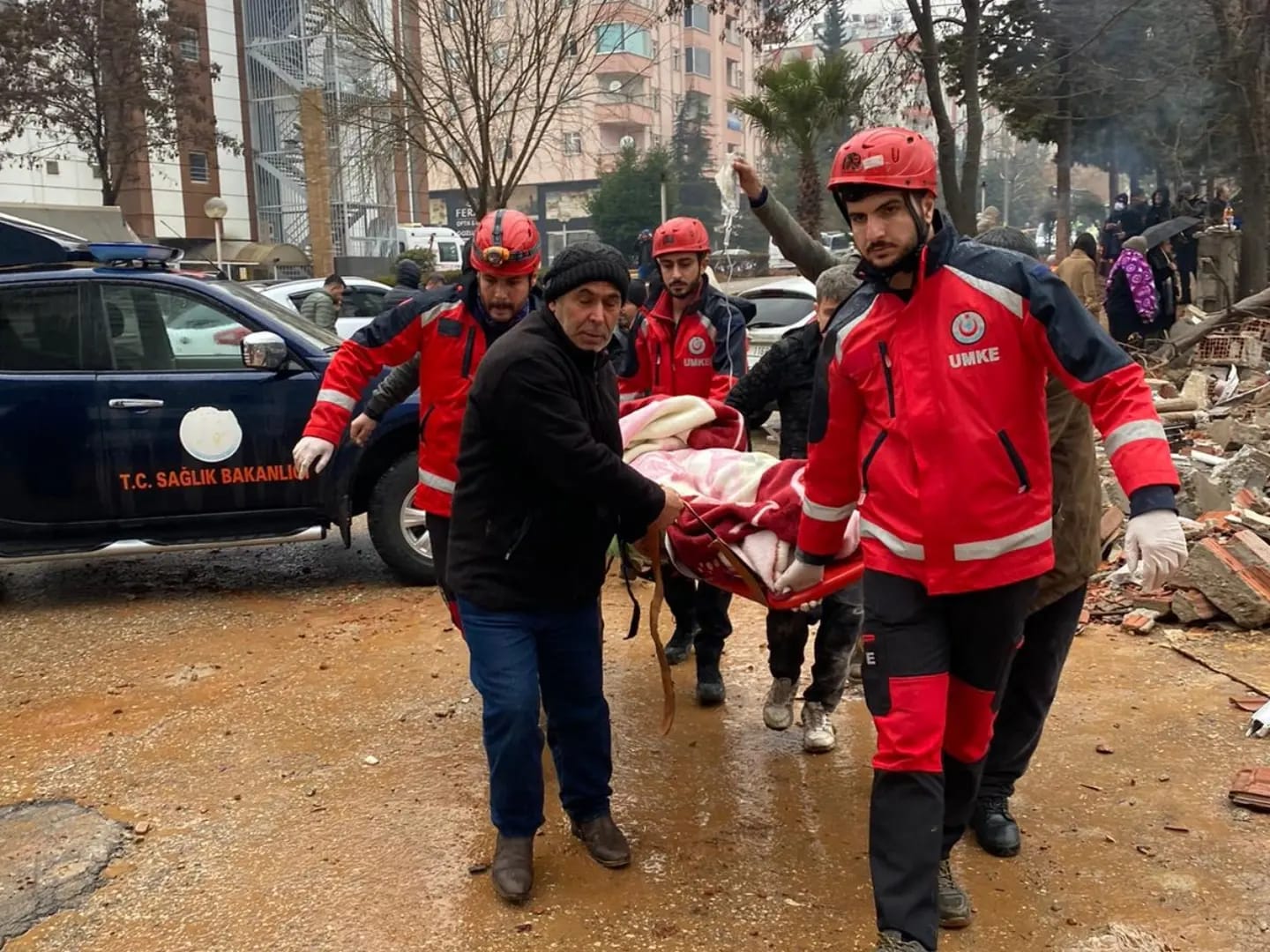 Deprem bölgesinde seferber oldular