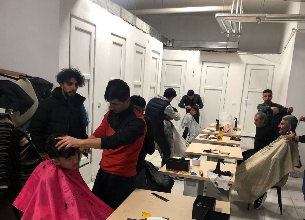 Depremzedelere ücretsiz kuaförlük hizmeti