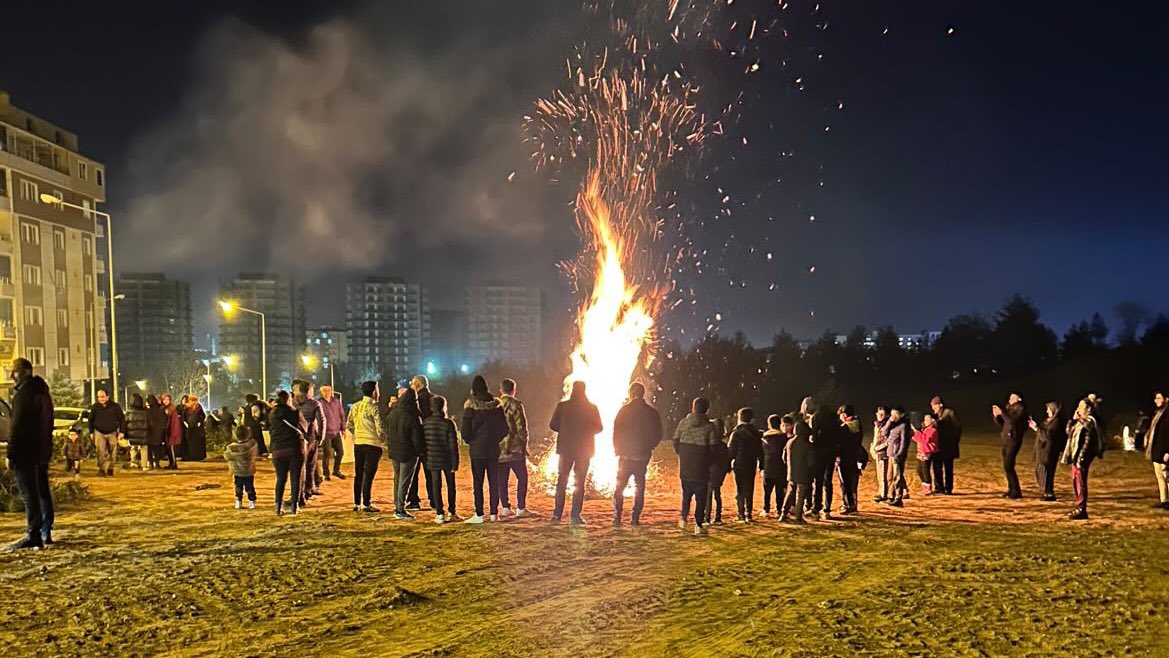 Geceyi sokakta geçirdiler!