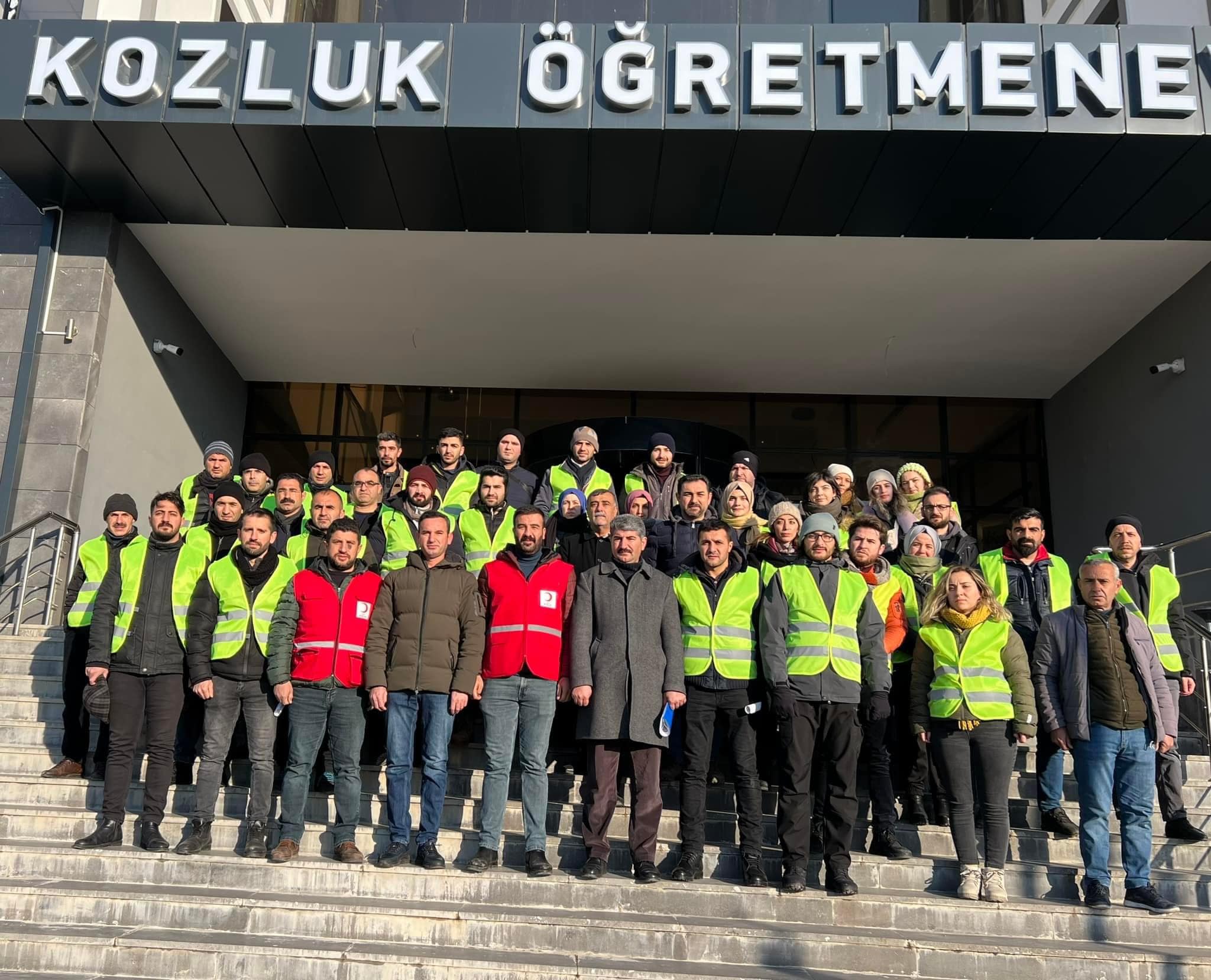 Gönüllü öğretmenler afet bölgesinde