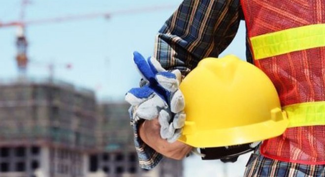 İnşaat iskelesinden düştü