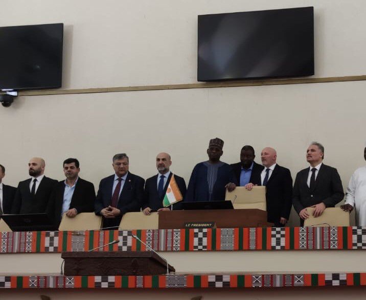 İş insanı Çelik, Nijerya’daydı