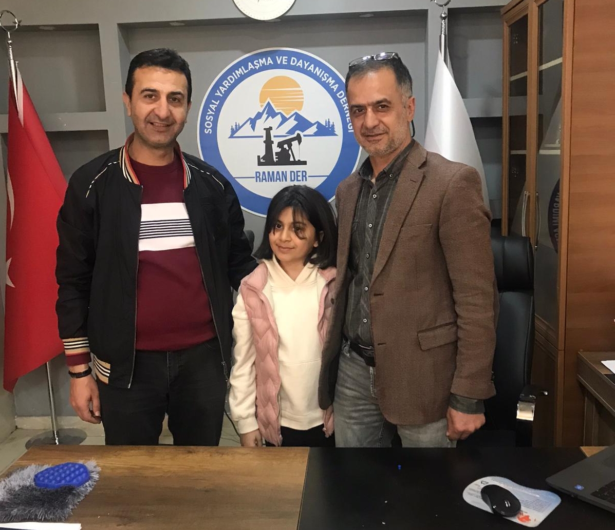 Kumbarasındaki paraları bağışladı