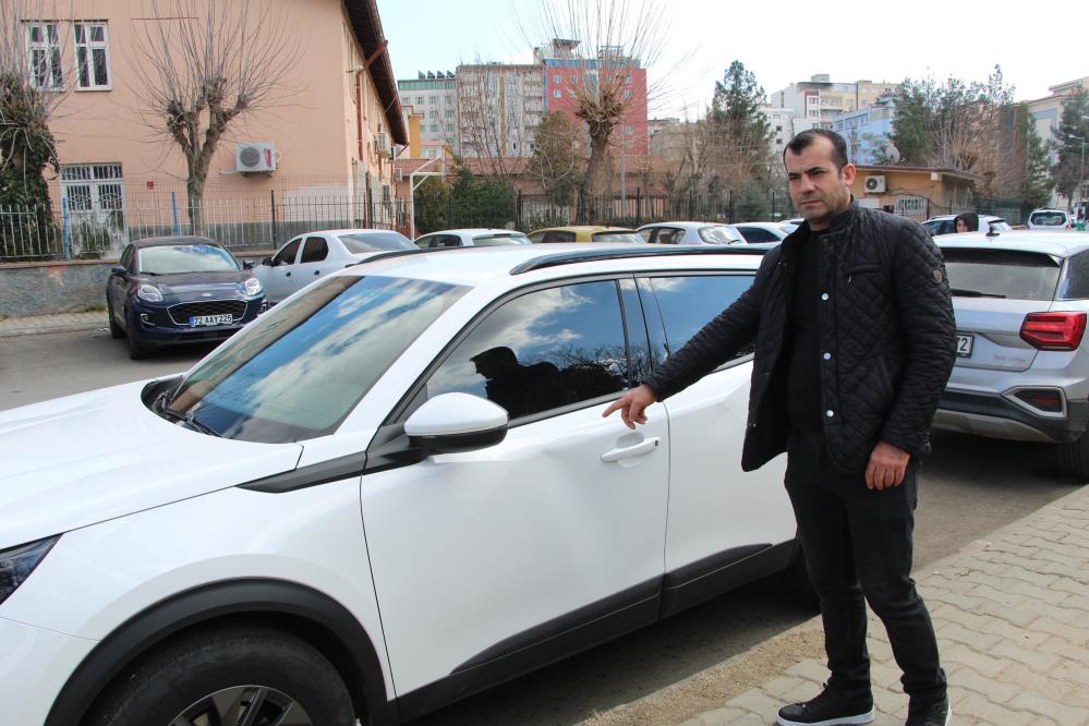 Lüks otomobillere zarar verdiler