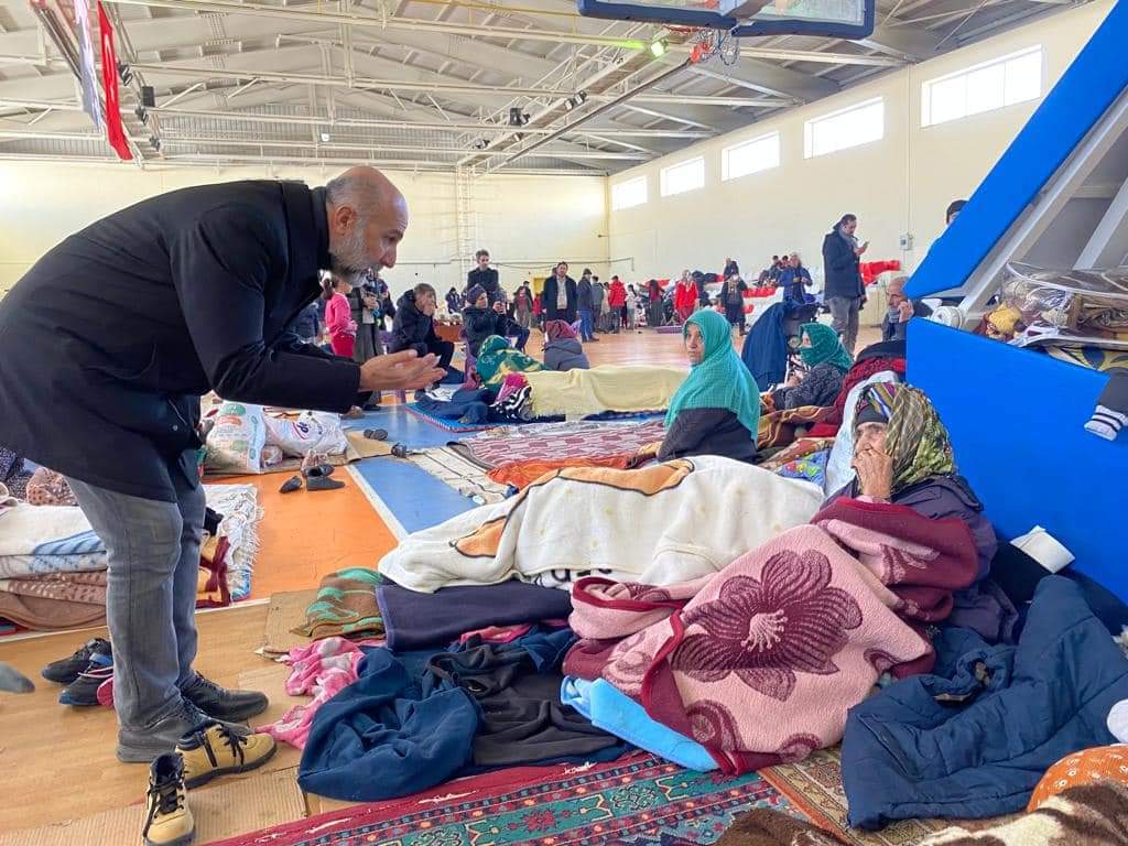 Özdemir’den depremzedelere ziyaret