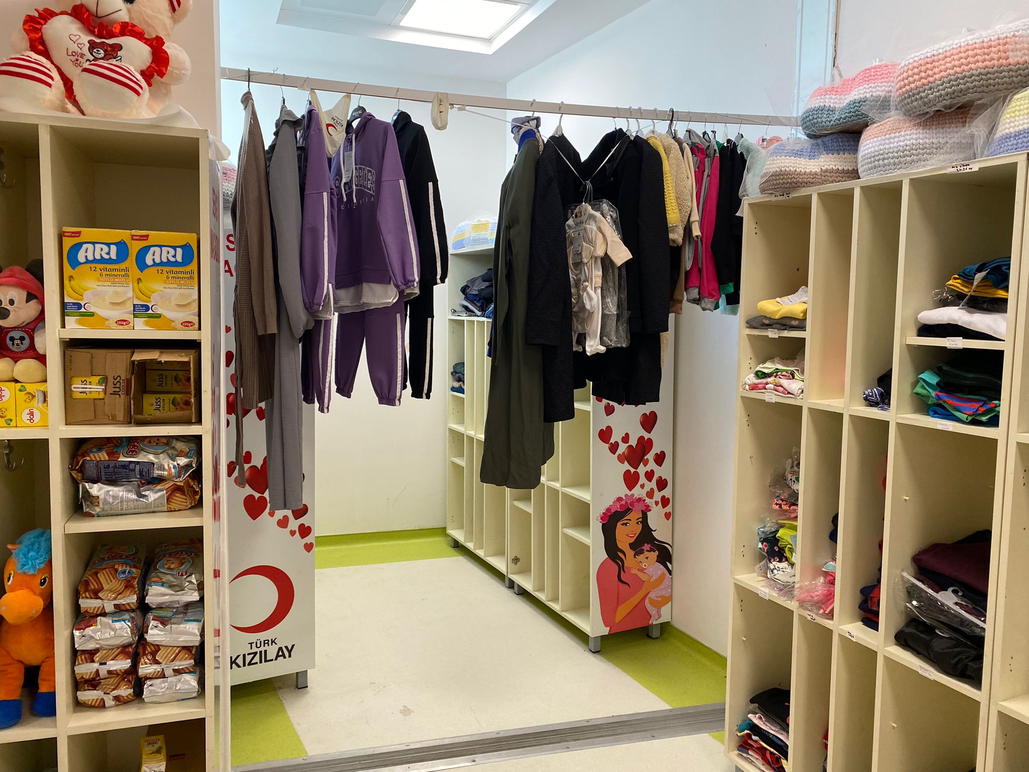 Sevgi mağazasından 300 kişiye destek