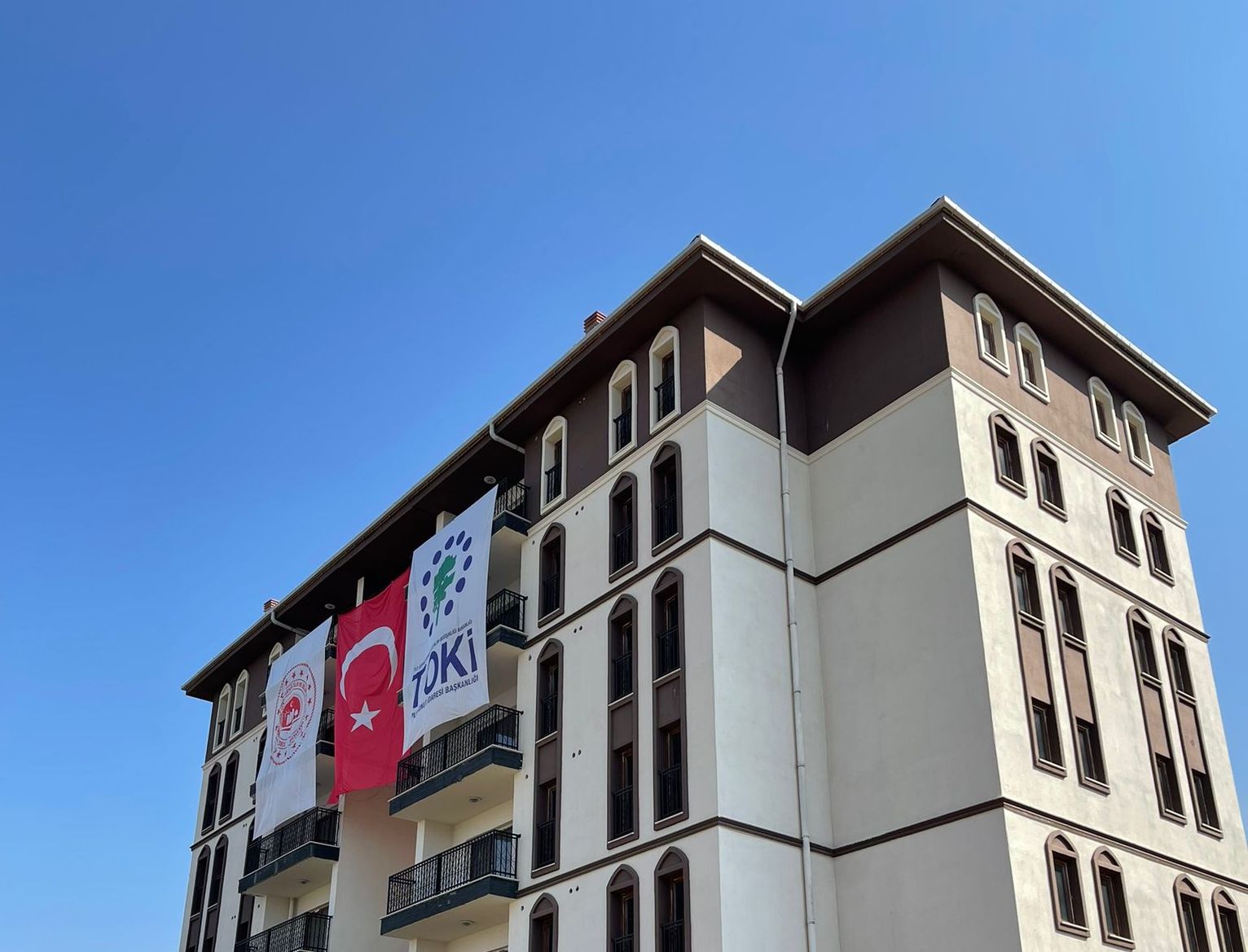 “TOKİ konutları depremzedelere tahsis edilsin”