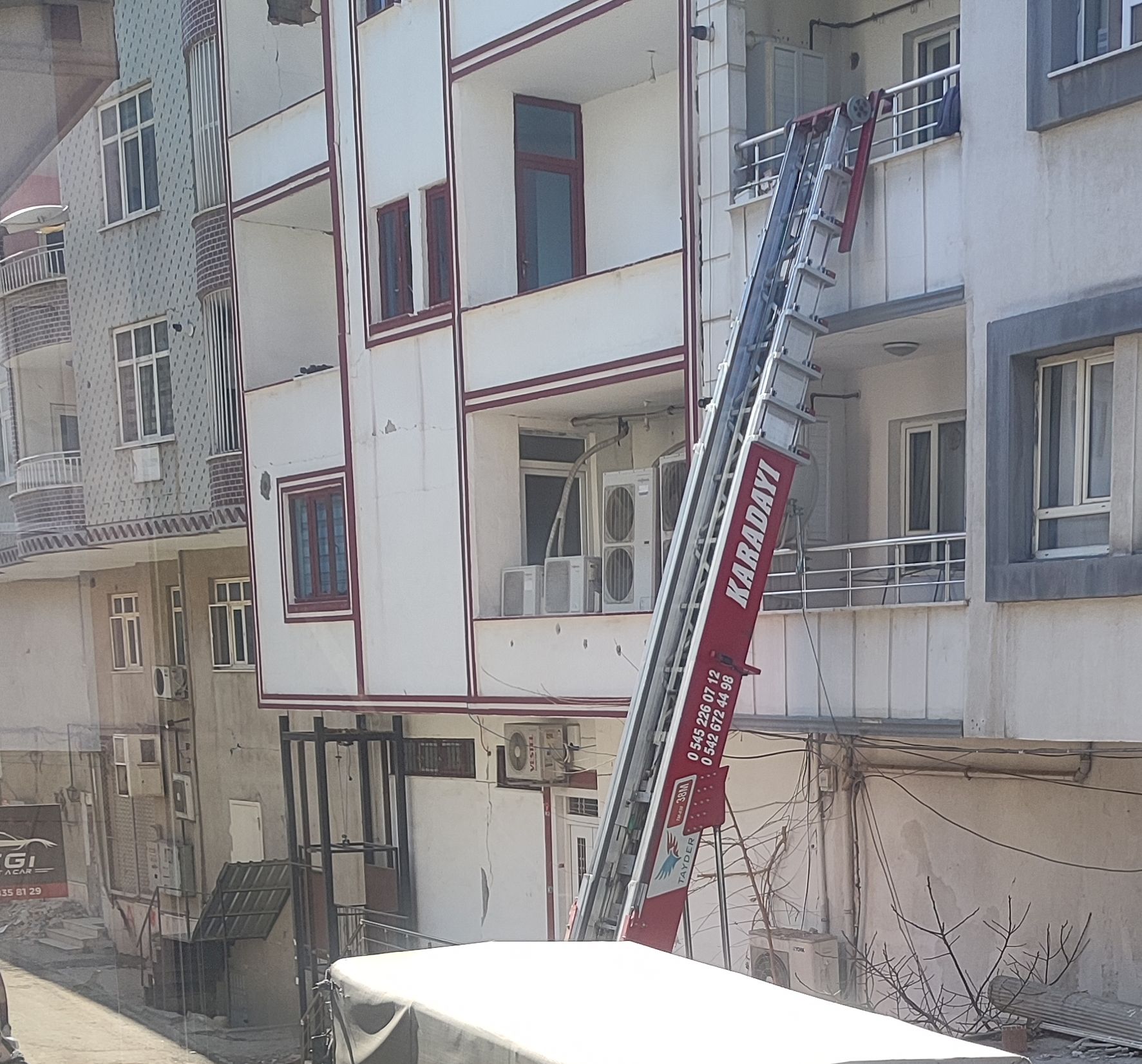 Vatandaşlar evlerini terk ediyor!