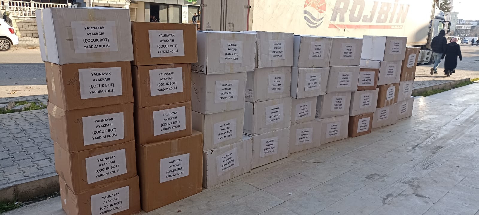 Yalınayak’tan örnek davranış