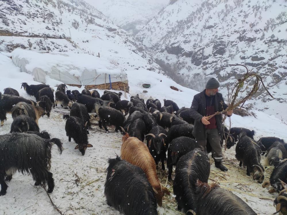 Yollar ulaşıma kapandı!