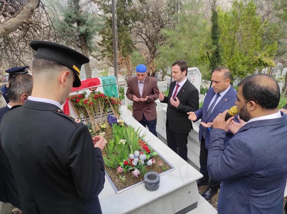 18 Martta şehit kabirleri ziyaret edildi