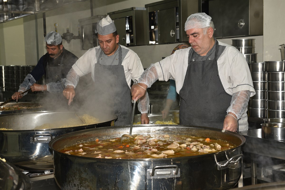 Aşevleri hizmet vermeye başladı