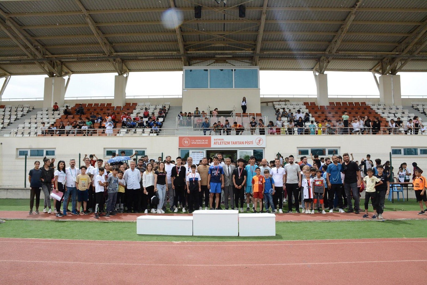 Atletizmde nefesler tutuldu