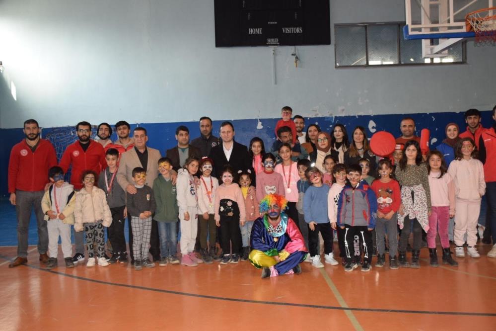 Depremzede çocuklar doyasıya eğlendi