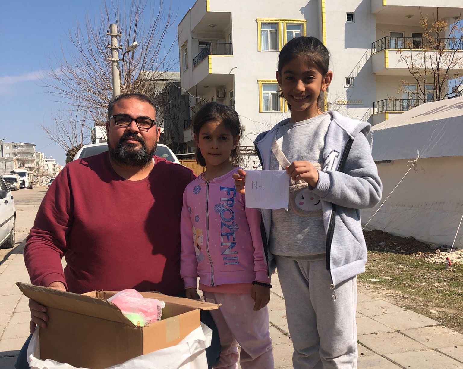 Depremzede çocuklara yardım gönderdiler