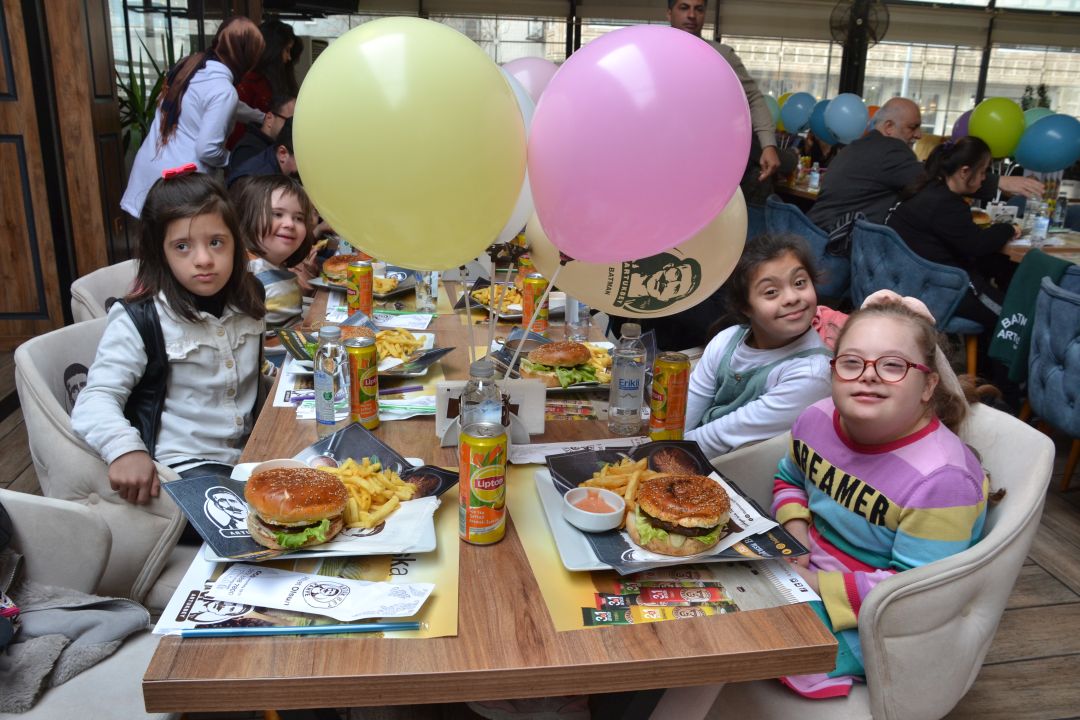 Down sendromlu melekler unutulmadı