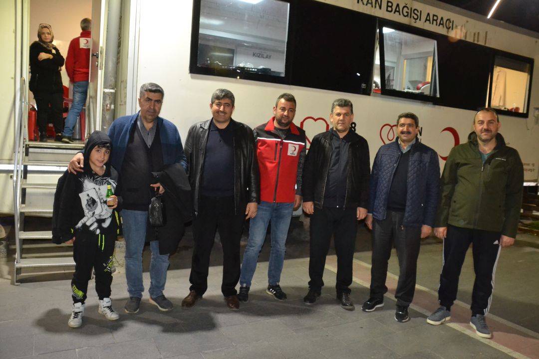 Eğitimcilerden kan bağışı