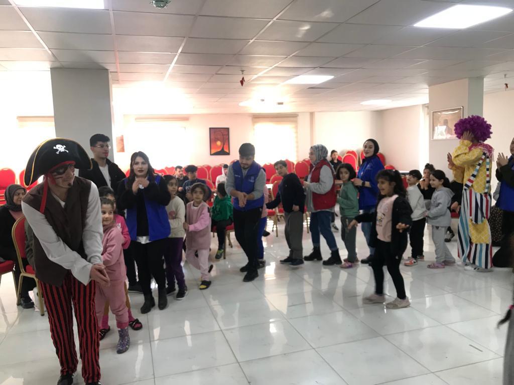 Gönüllerince eğleniyorlar