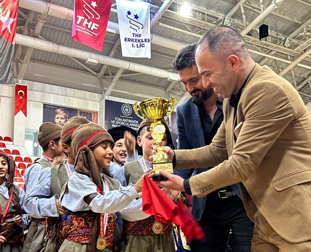 Halk oyunları yarışması yapıldı