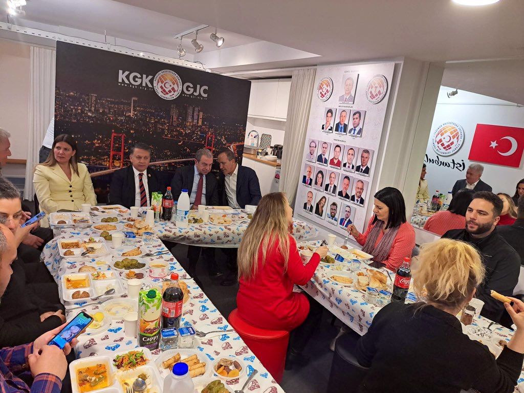 Yerli ve yabancı gazeteciler iftarda buluştu