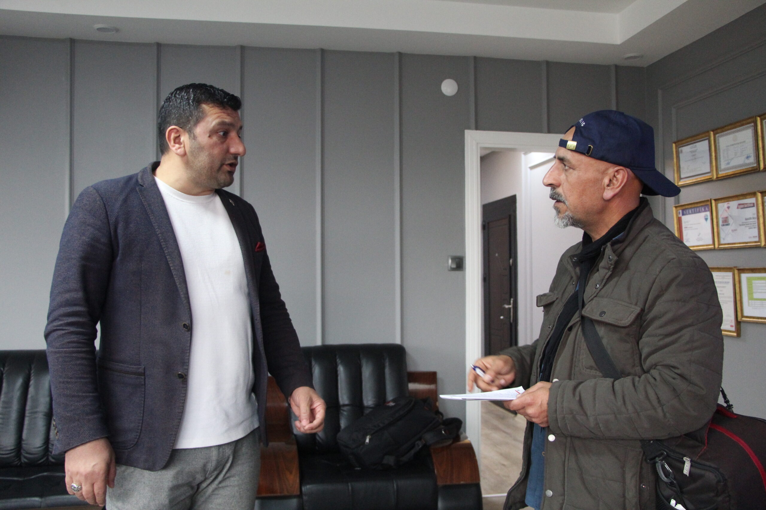 “Korkudan sağlam evlerini satıyorlar”