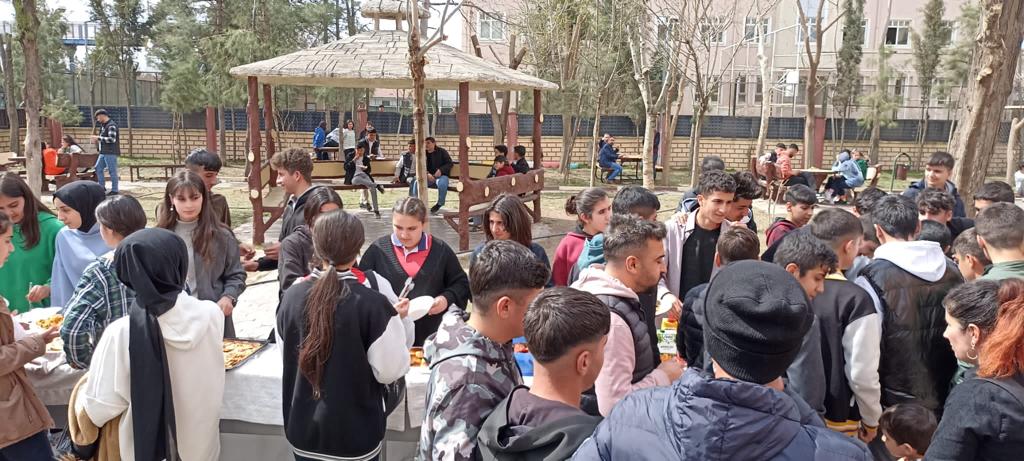 Liselilerden gönül kermesi