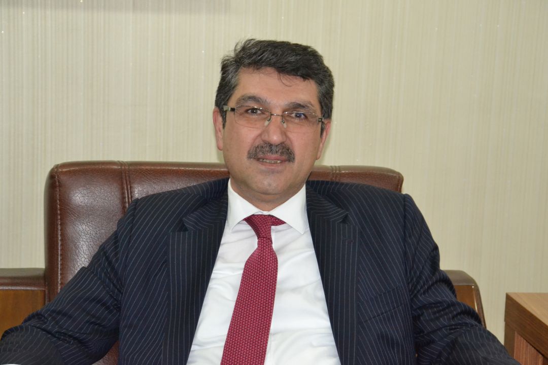 “Memlekete hizmet yarışında bizde varız”