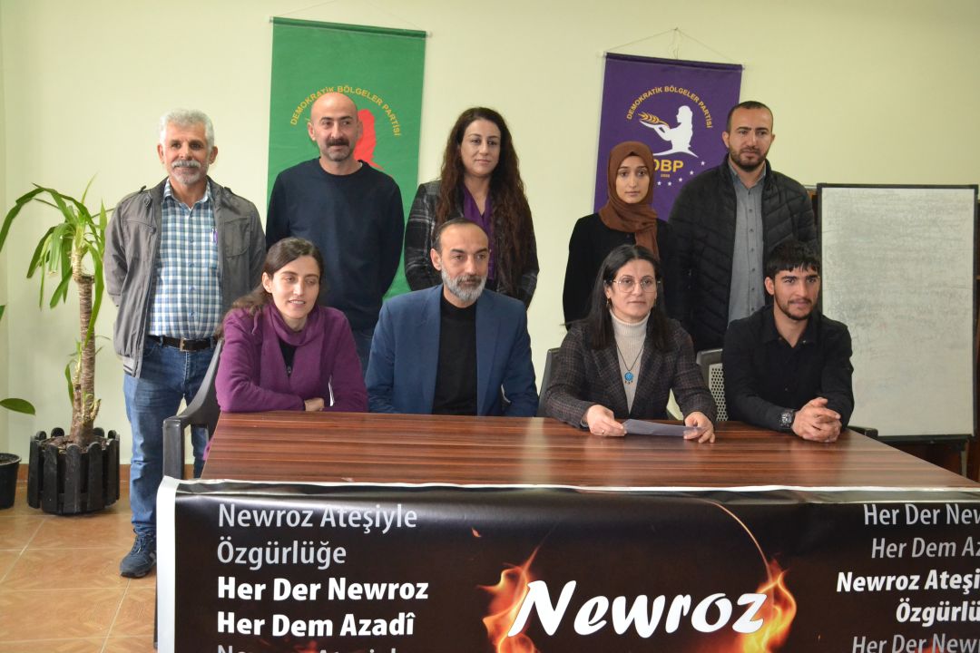 “Newroz’u depremde hayatını kaybedenlere adıyoruz”