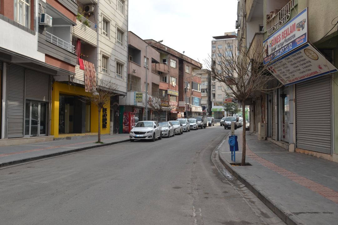 Sokaklar sessizliğe büründü
