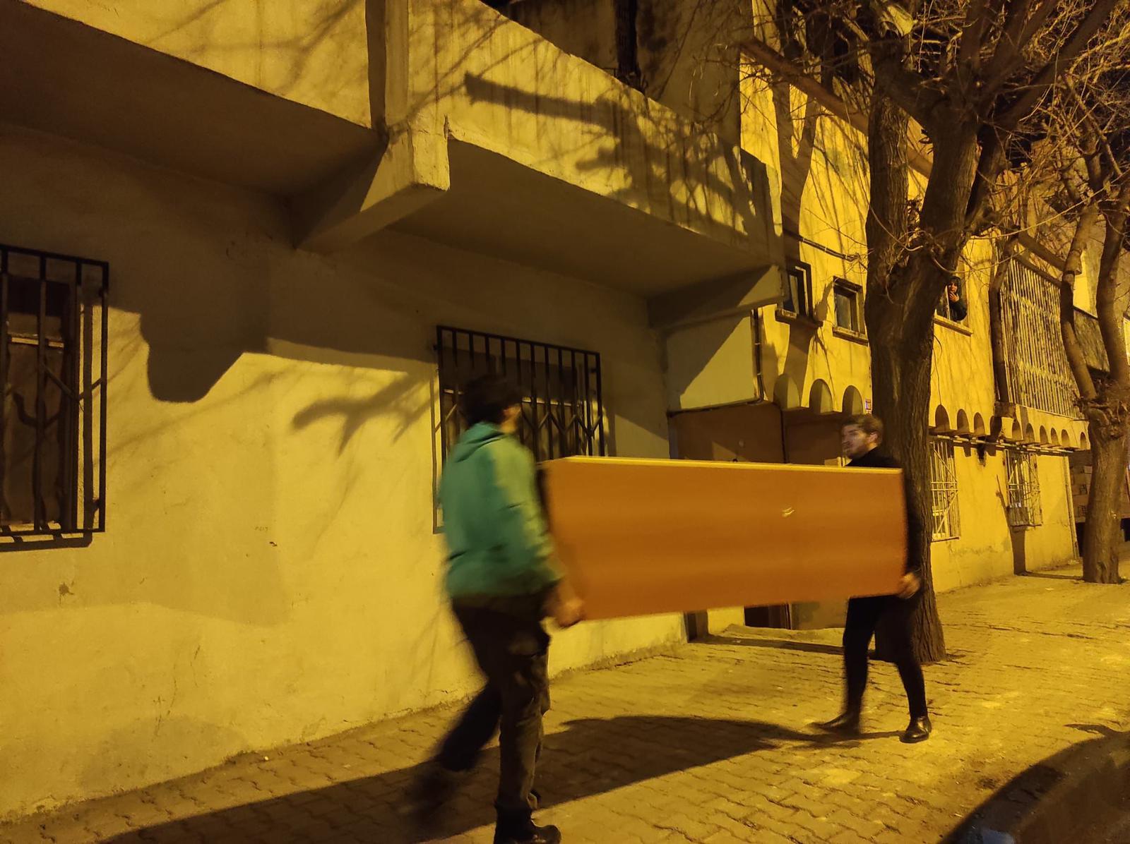 Yüzlerce ailenin yardımına koştular