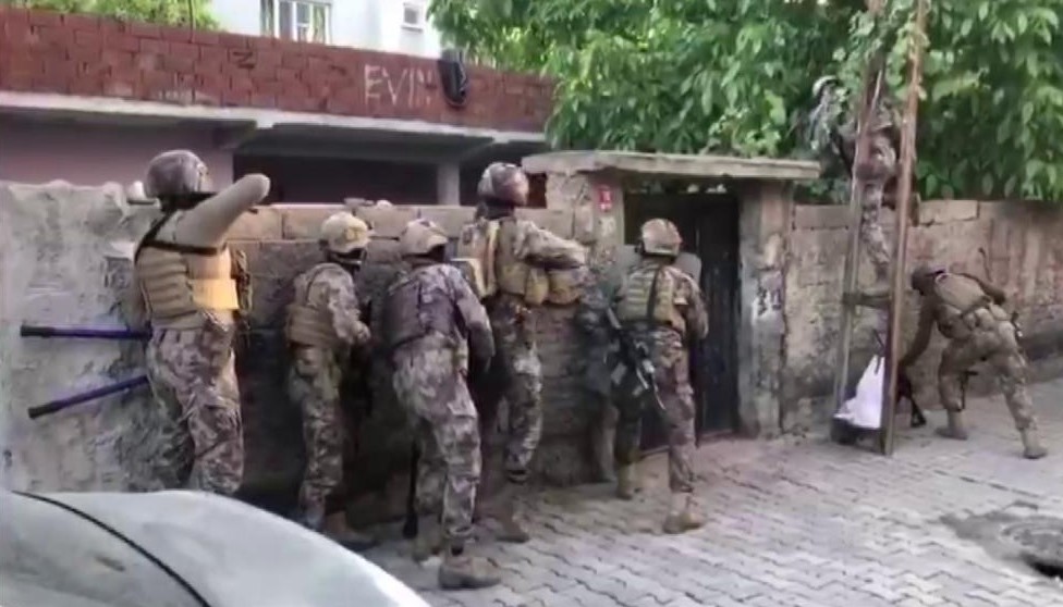 3 Kişi gözaltına alındı