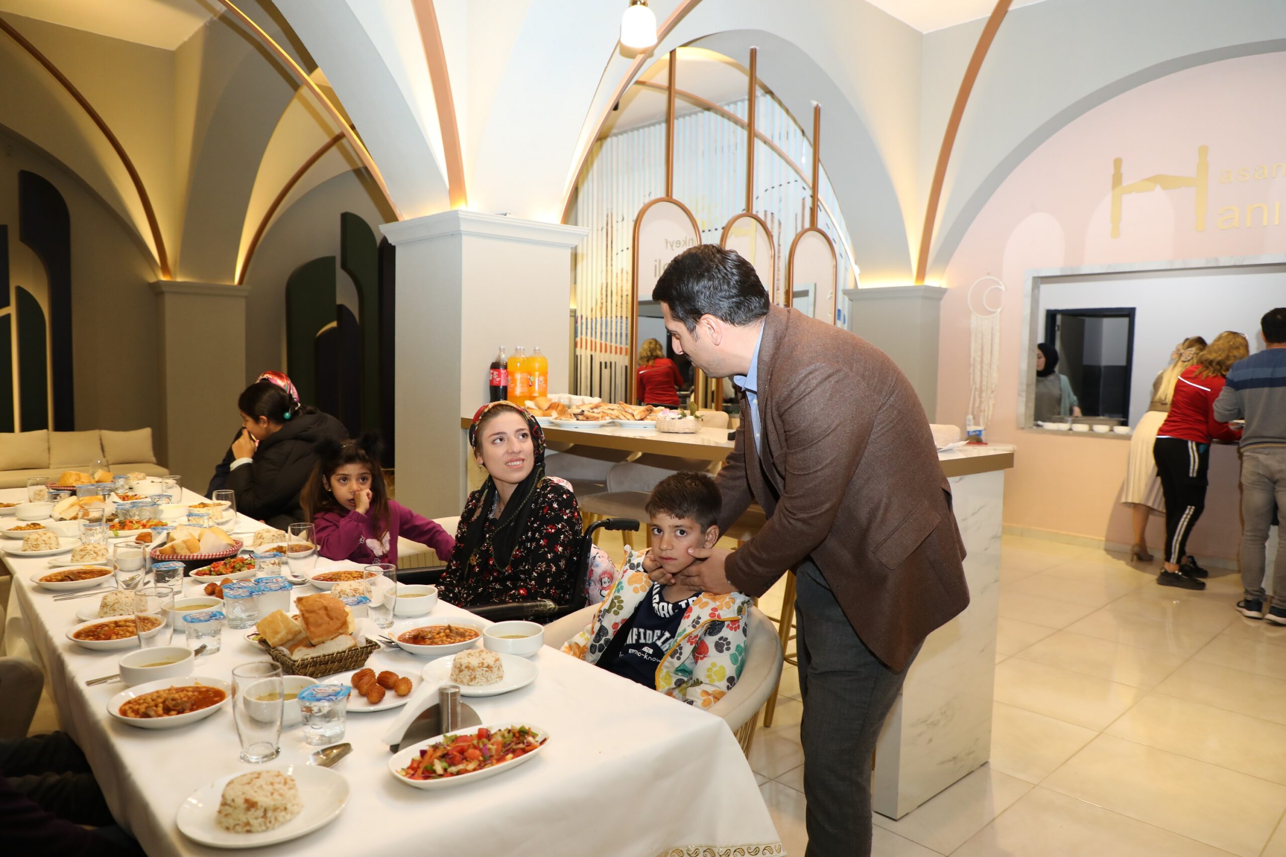 Çocuklar, iftarda ağırlandılar