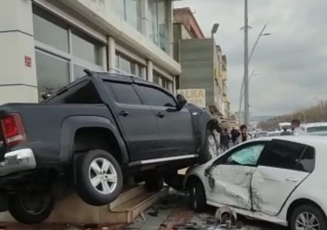 Dolum caddesinde ilginç kaza