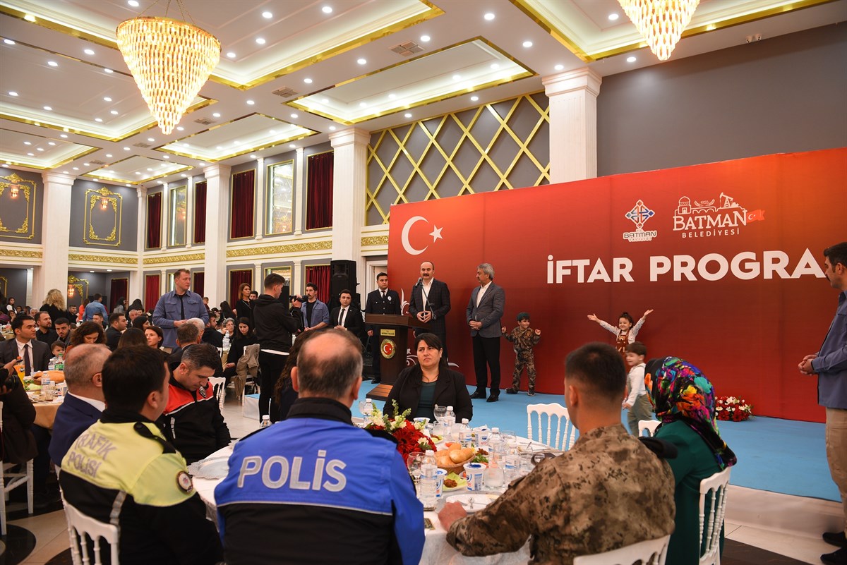 Emniyet teşkilatını iftarda ağırladı