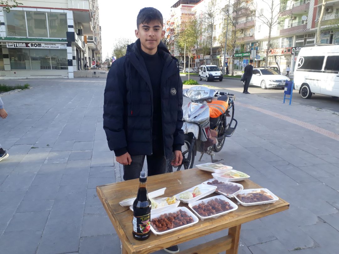 Genç çiğköfteci