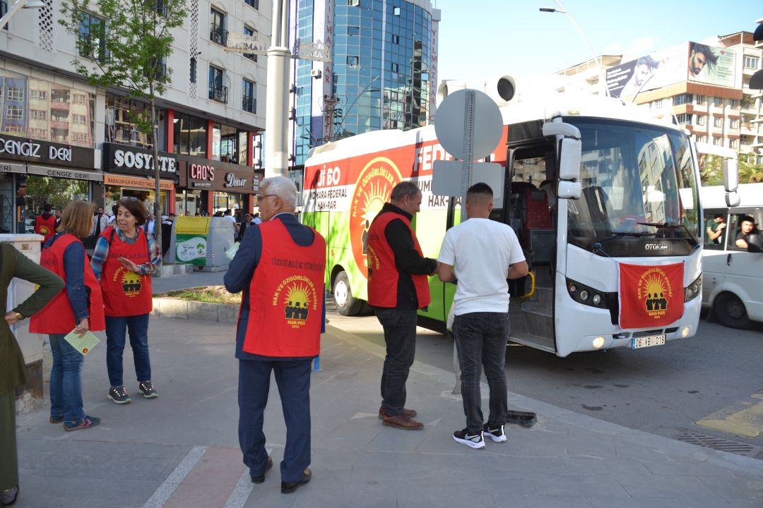 HAK-PAR seçim otobüsü Batman’da