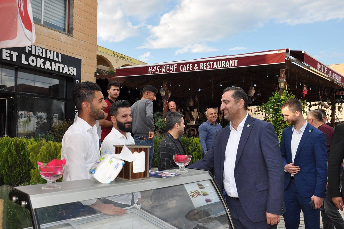 Hasankeyf’te esnafın sorunlarını dinledi