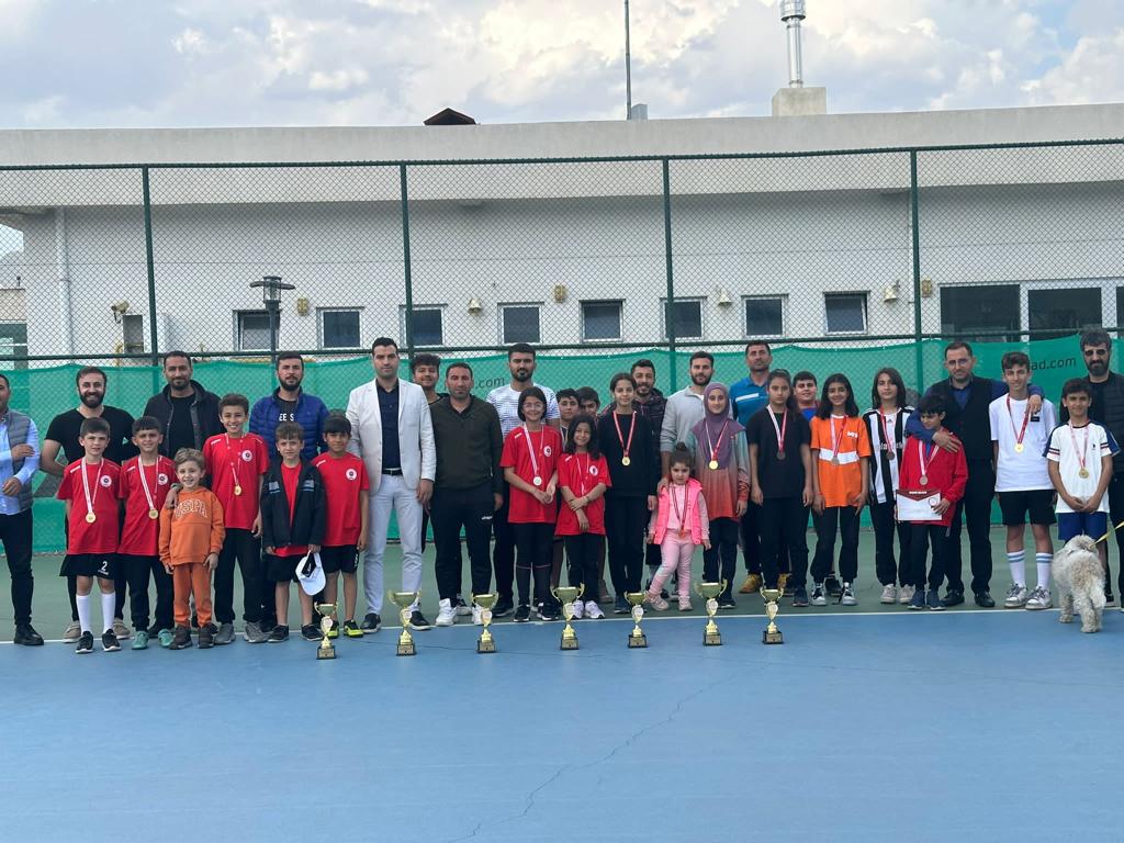 Minikler tenis şampiyonası sona erdi