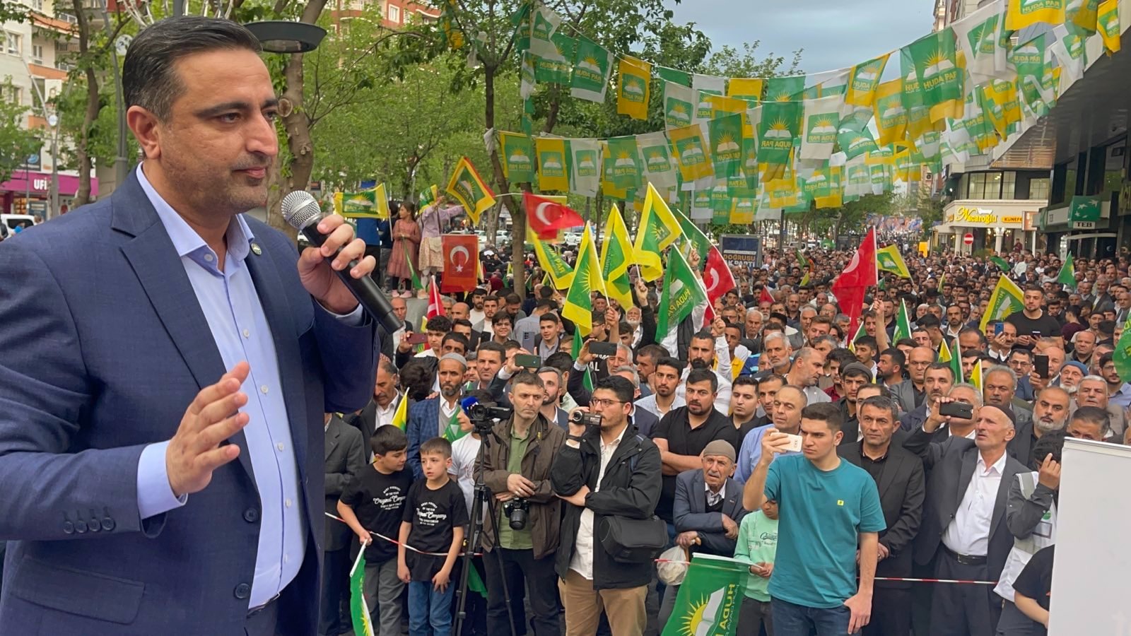 Miting havasında lokal açılışı