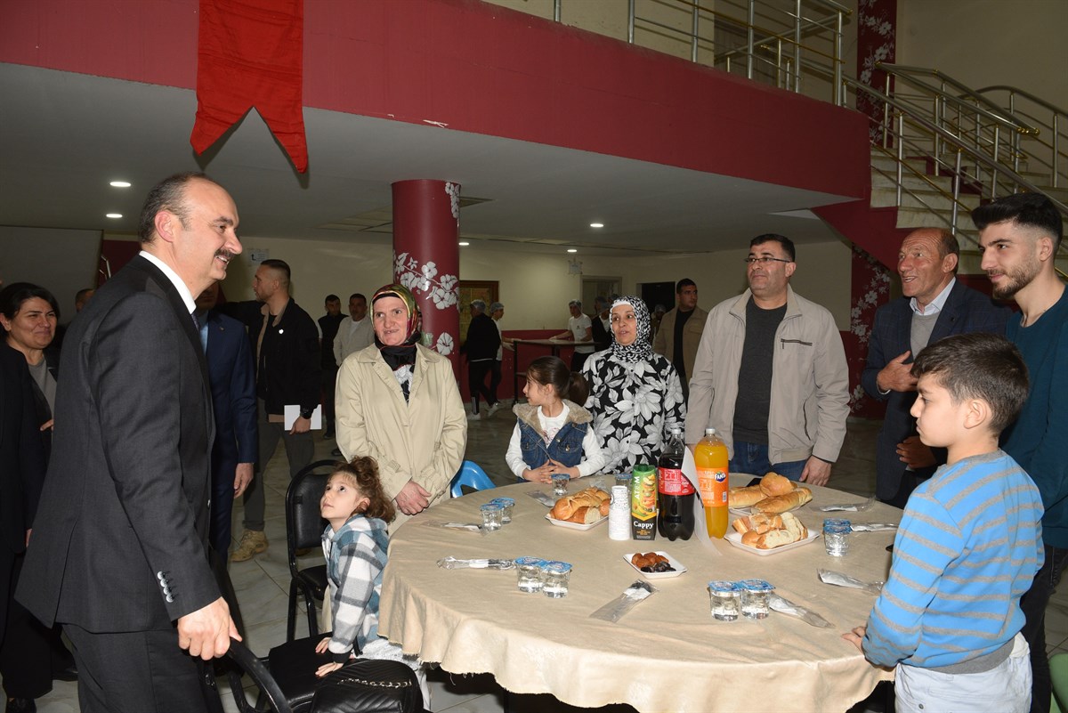 Sason’da iftar yemeğine katıldı