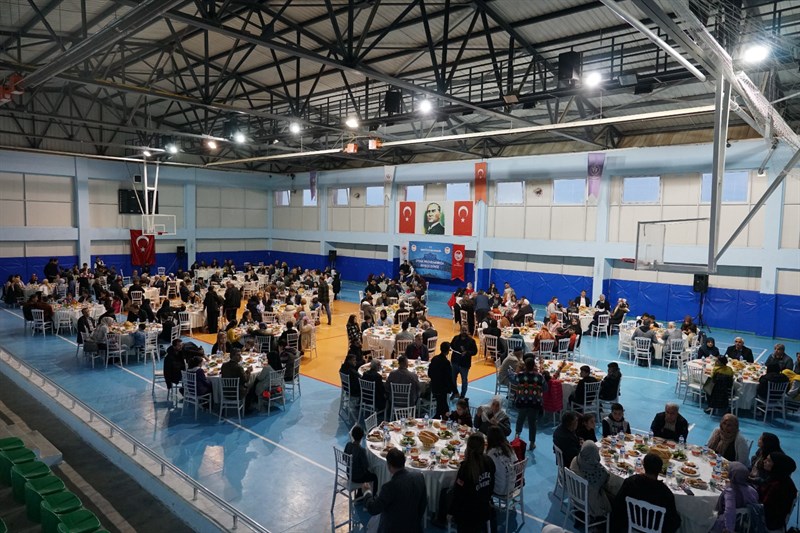 Şehit aileleri, gaziler ve depremzedeler iftarda ağırlandı
