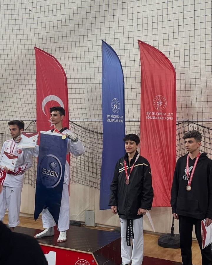 Taekwondocular dereceyle döndüler