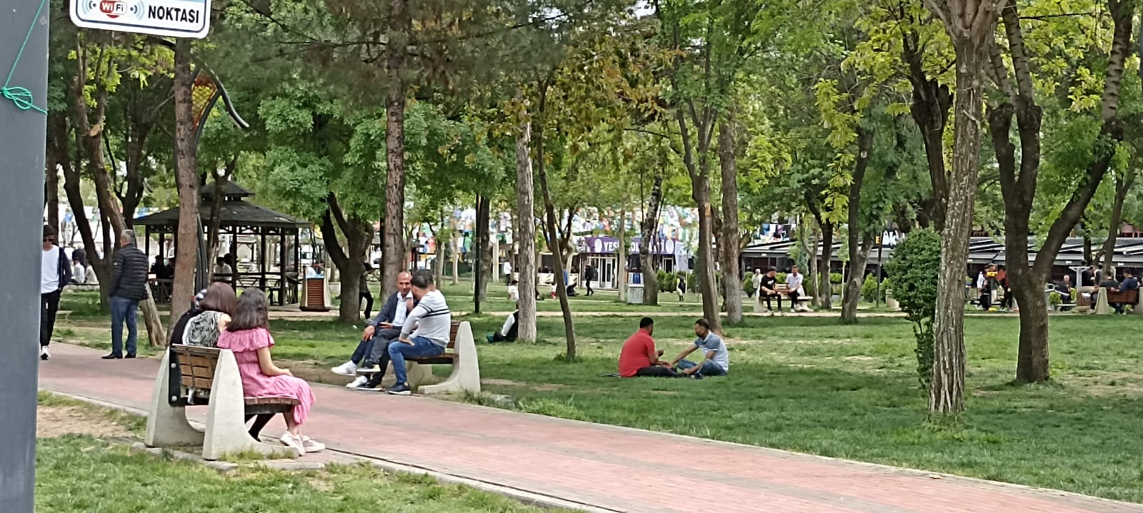 Vatandaşlar parklara akın etti
